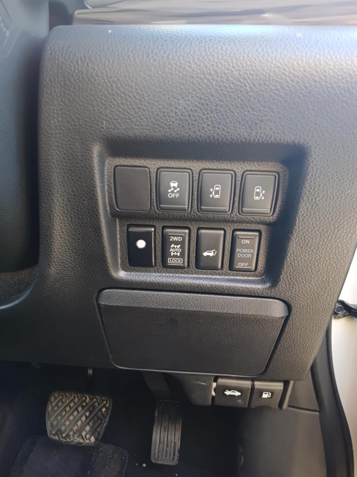 2016 Nissan ELGRAND thumbnail