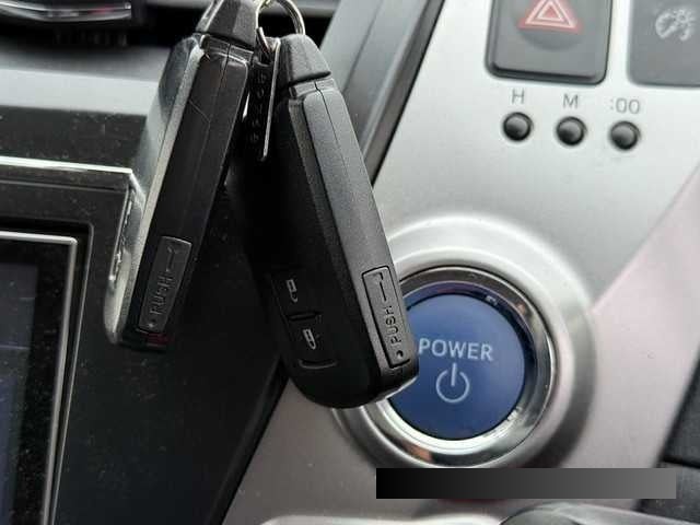 2018 Toyota PRIUS thumbnail