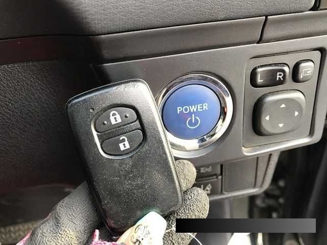 2016 Toyota Corolla thumbnail