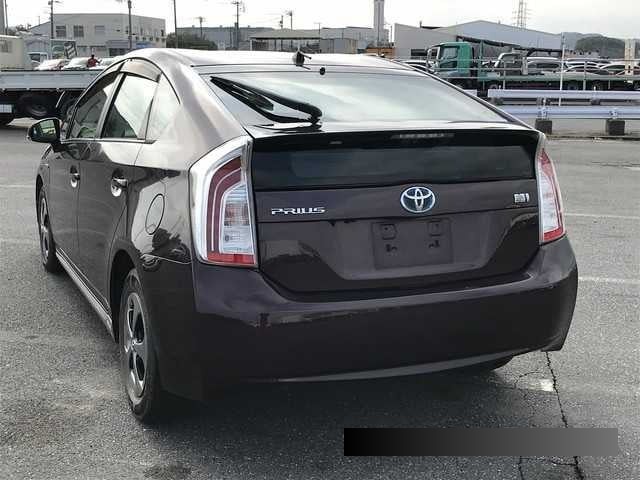 2013 Toyota Prius thumbnail