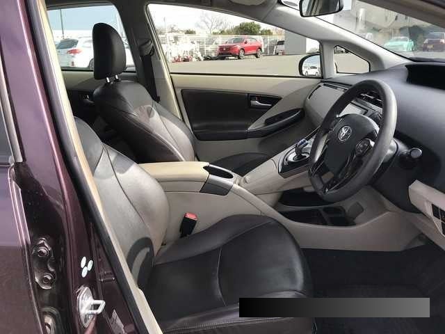 2013 Toyota Prius thumbnail
