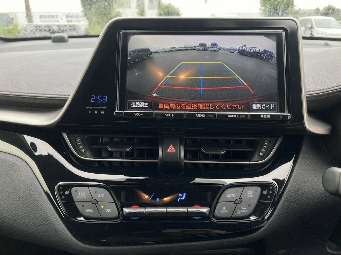 2017 Toyota C-HR thumbnail