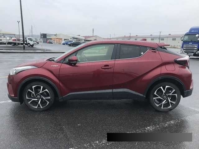 2017 Toyota C-HR thumbnail