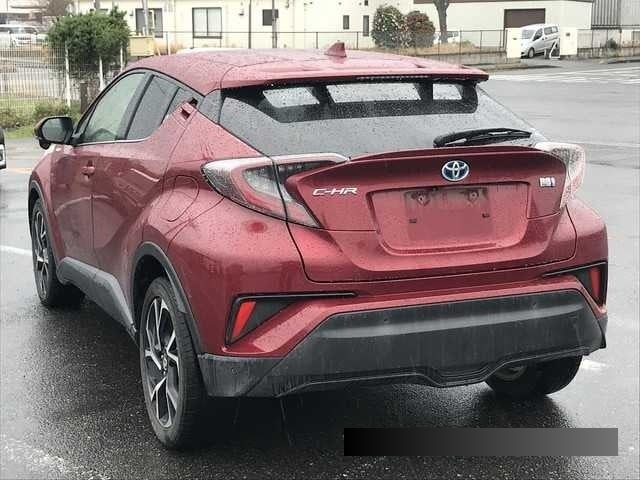 2017 Toyota C-HR thumbnail
