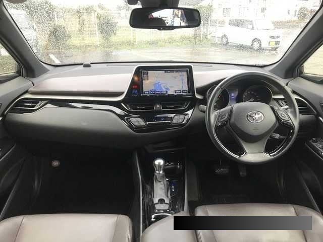 2017 Toyota C-HR thumbnail