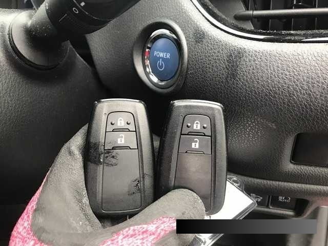 2017 Toyota C-HR thumbnail