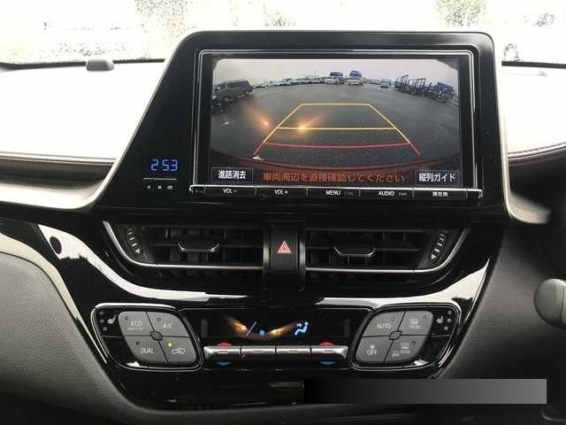 2017 Toyota C-HR thumbnail