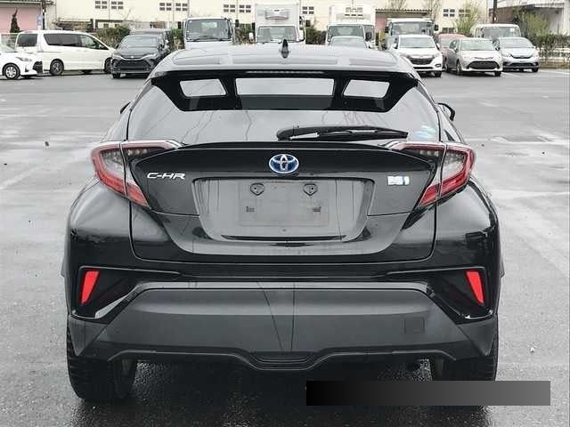 2018 Toyota C-HR thumbnail