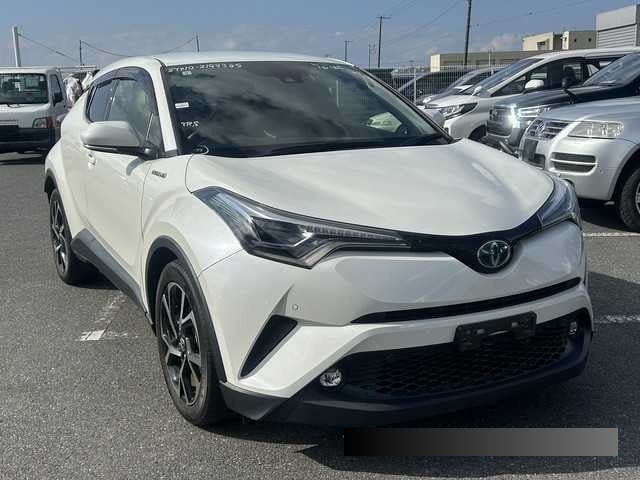 2019 Toyota C-HR thumbnail