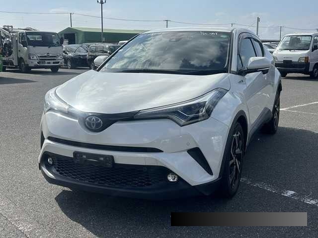 2019 Toyota C-HR thumbnail