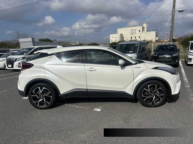 2019 Toyota C-HR thumbnail
