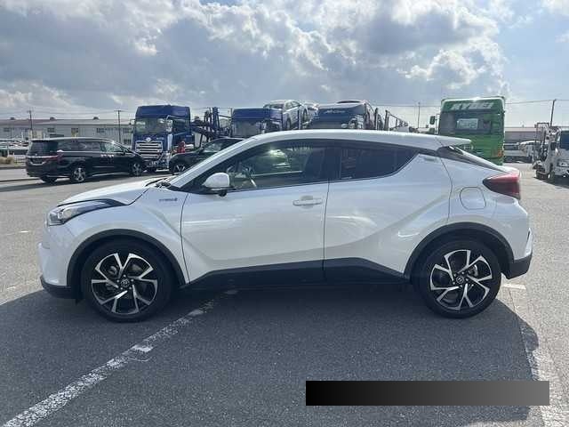 2019 Toyota C-HR thumbnail