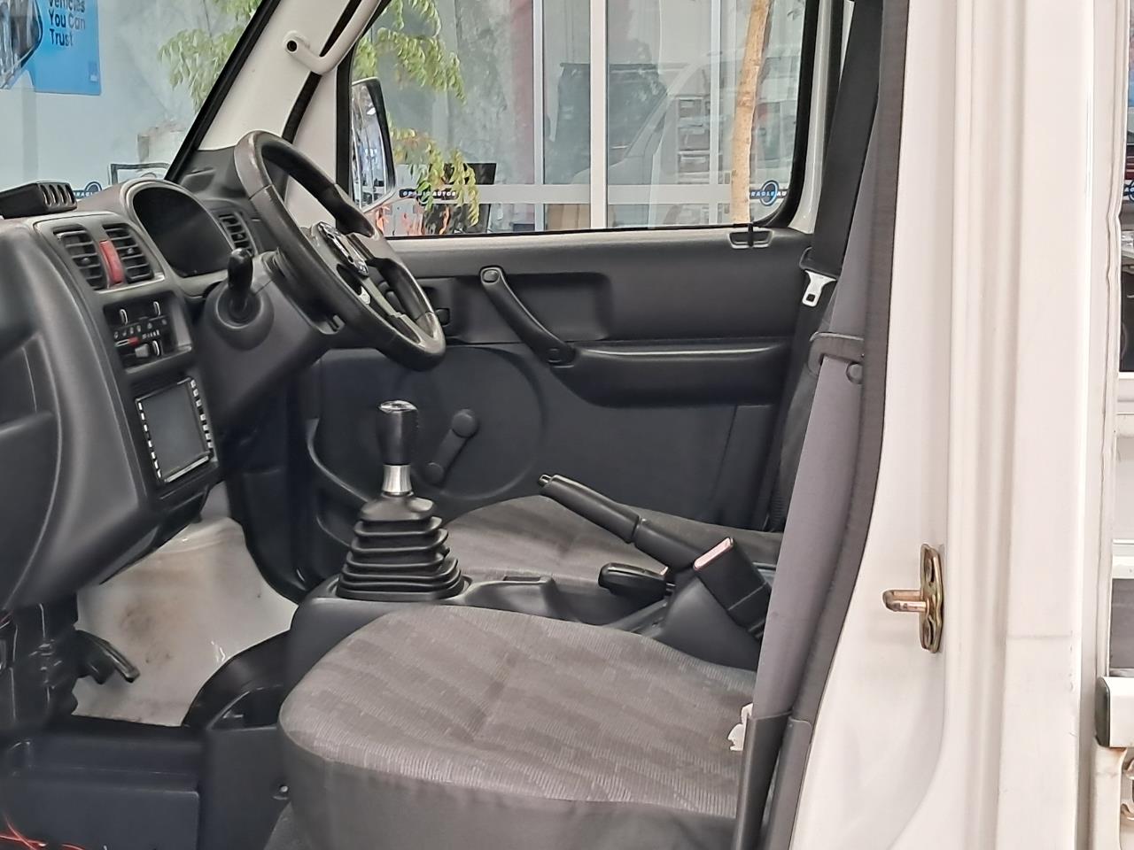 2004 Suzuki CARRY thumbnail