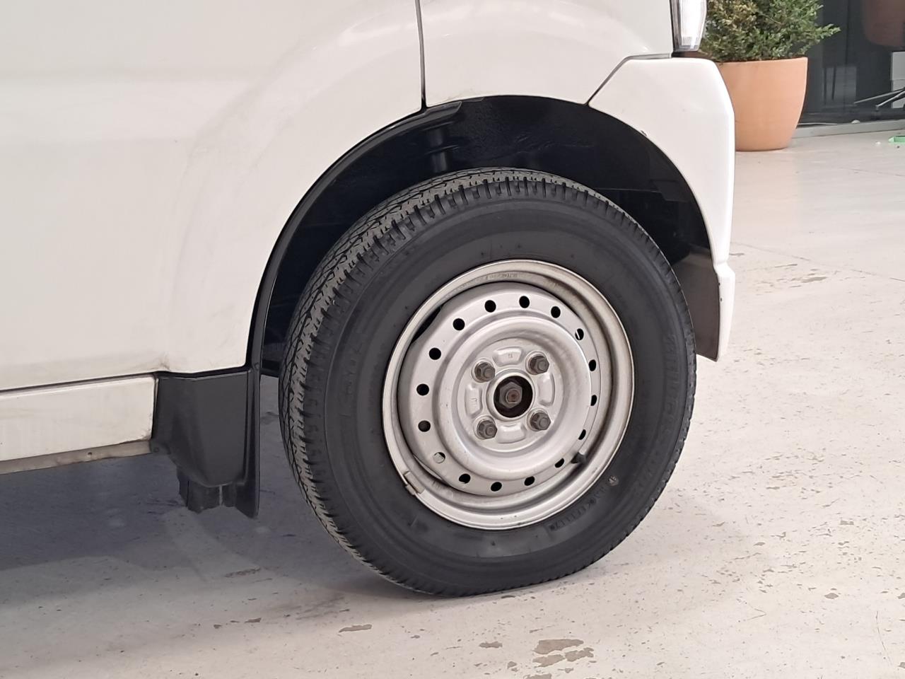 2004 Suzuki CARRY thumbnail
