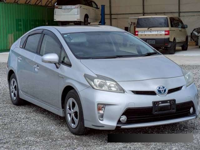 2013 Toyota Prius thumbnail