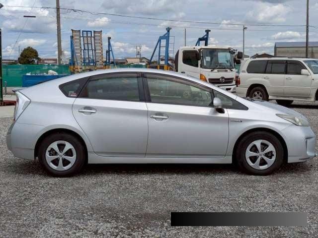 2013 Toyota Prius thumbnail
