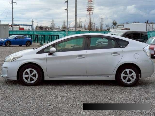 2013 Toyota Prius thumbnail