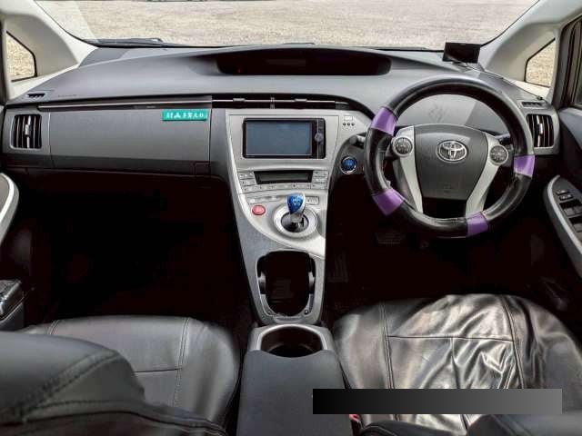 2013 Toyota Prius thumbnail