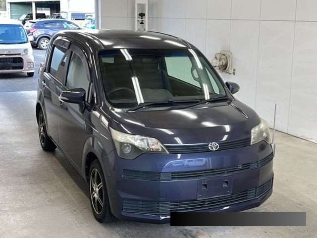 2013 Toyota Spade thumbnail