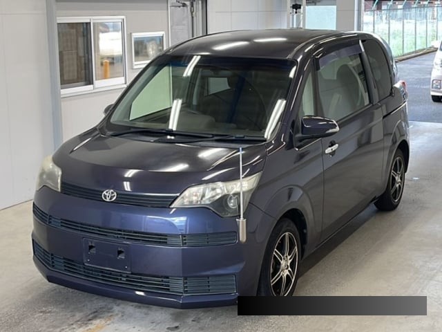 2013 Toyota Spade thumbnail