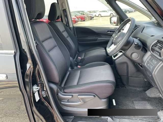 2017 Nissan Serena thumbnail