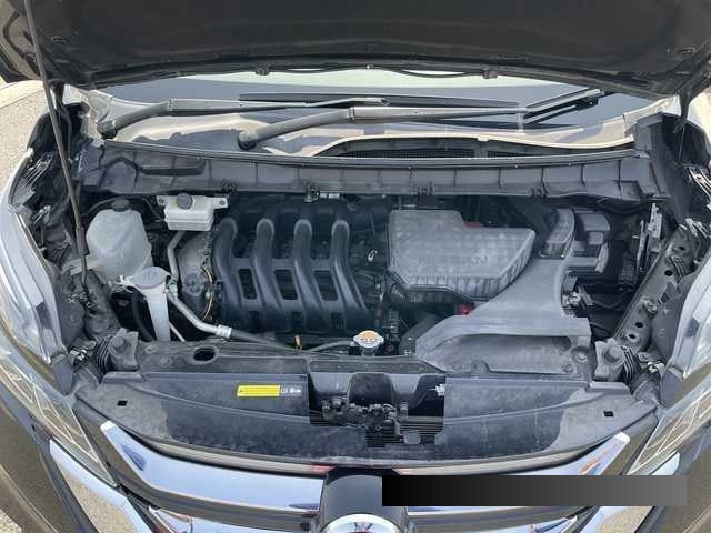 2017 Nissan Serena thumbnail