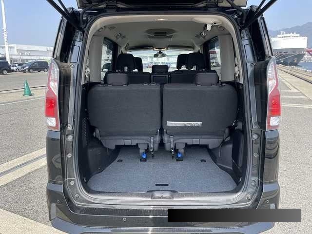 2017 Nissan Serena thumbnail