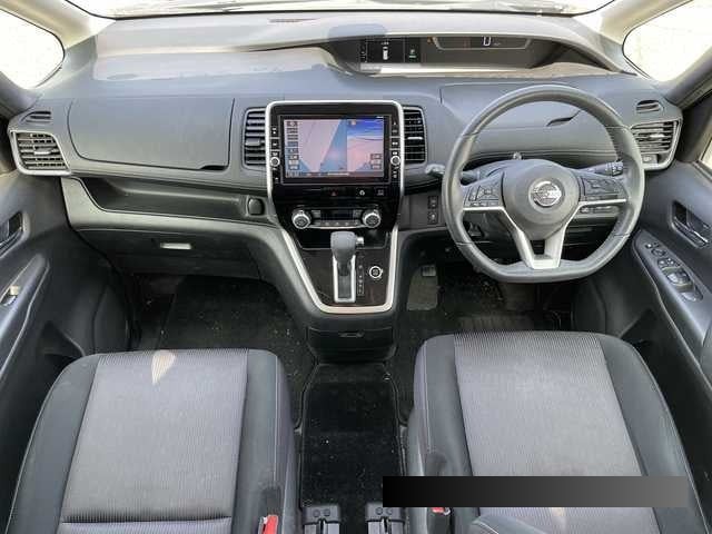 2017 Nissan Serena thumbnail