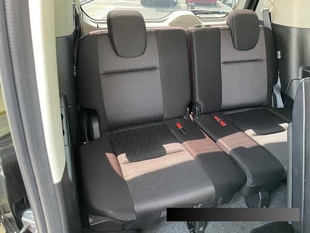 2017 Nissan Serena thumbnail