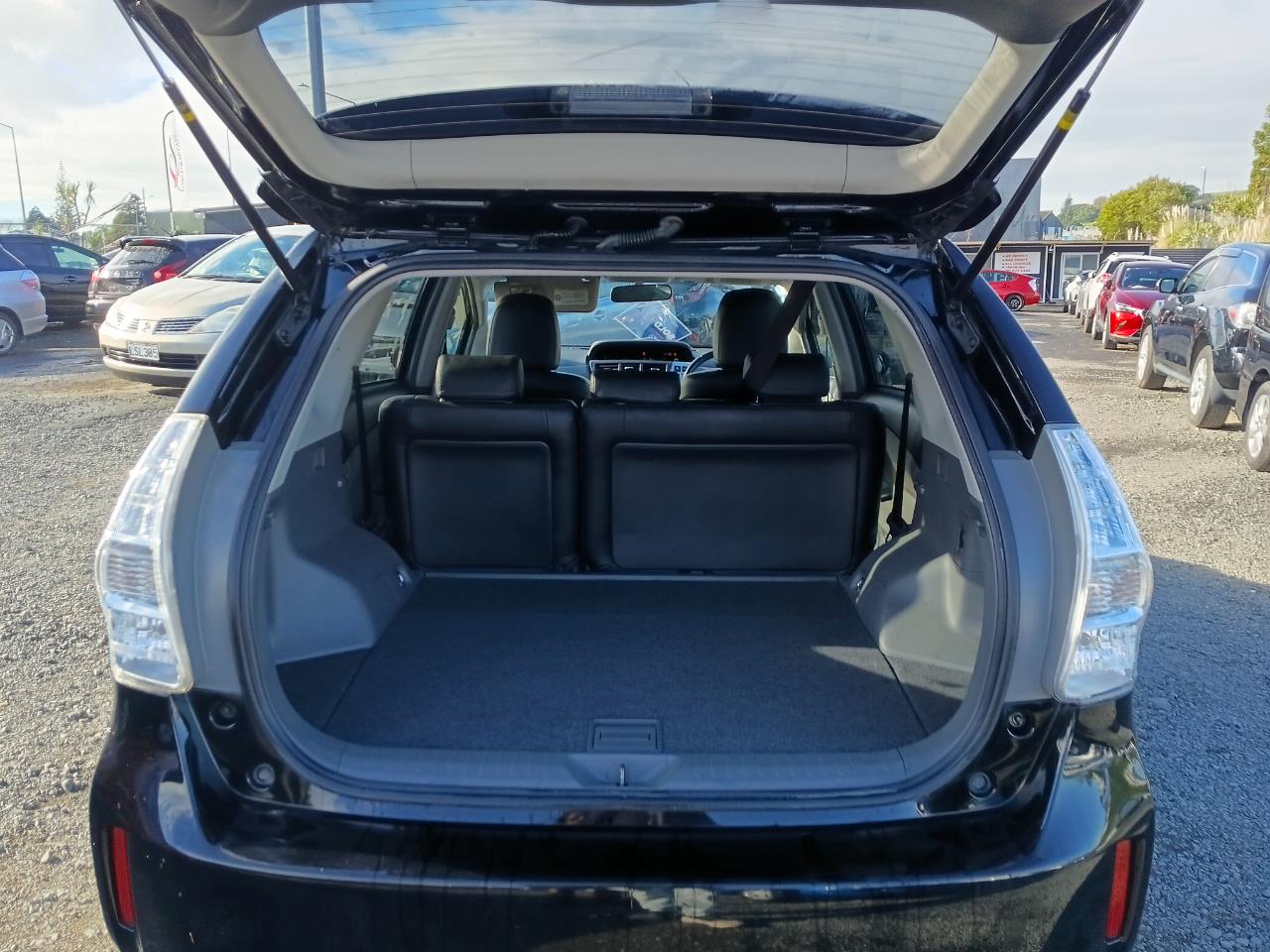 2013 Toyota Prius thumbnail