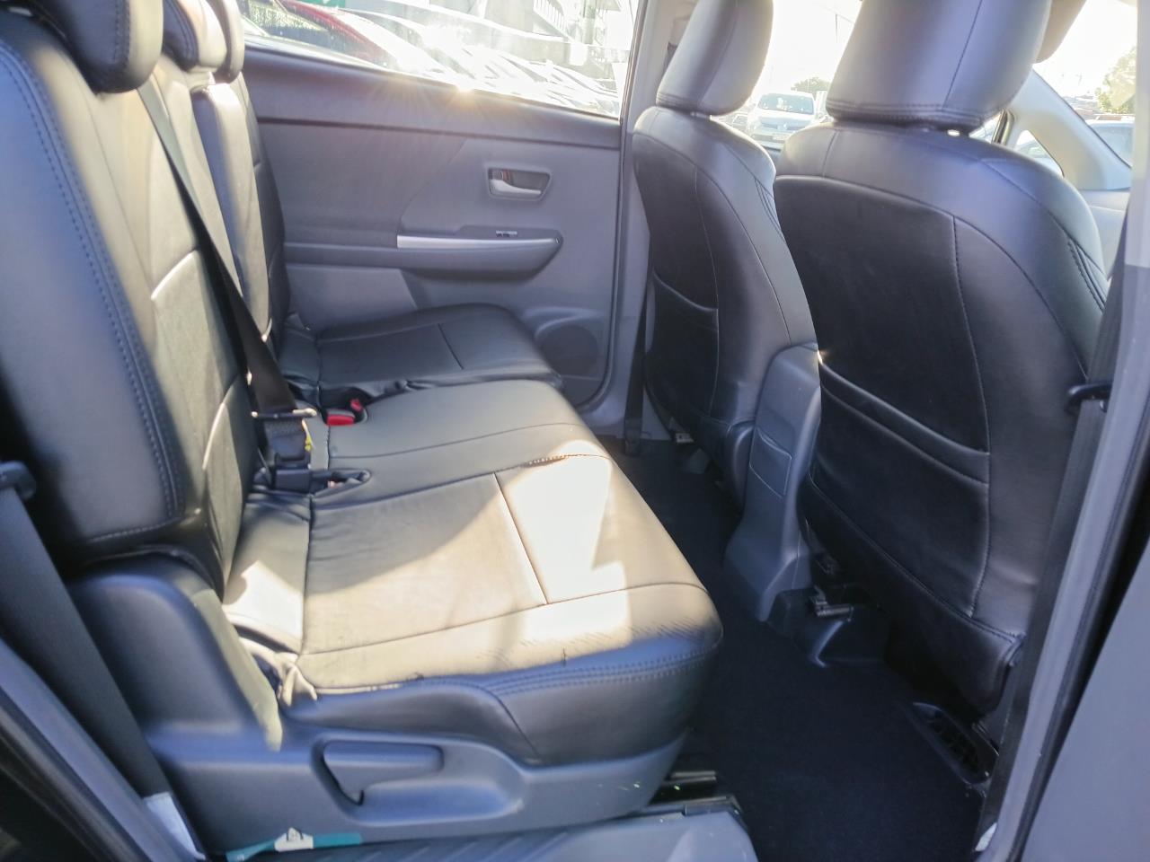 2013 Toyota Prius thumbnail