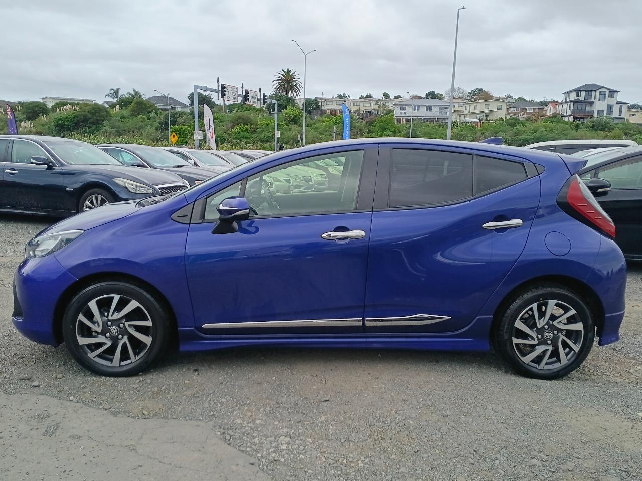 2021 Toyota Aqua thumbnail