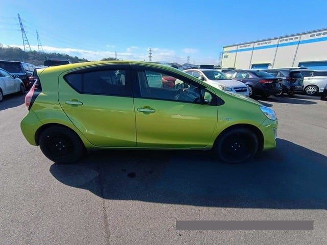 2015 Toyota Aqua thumbnail