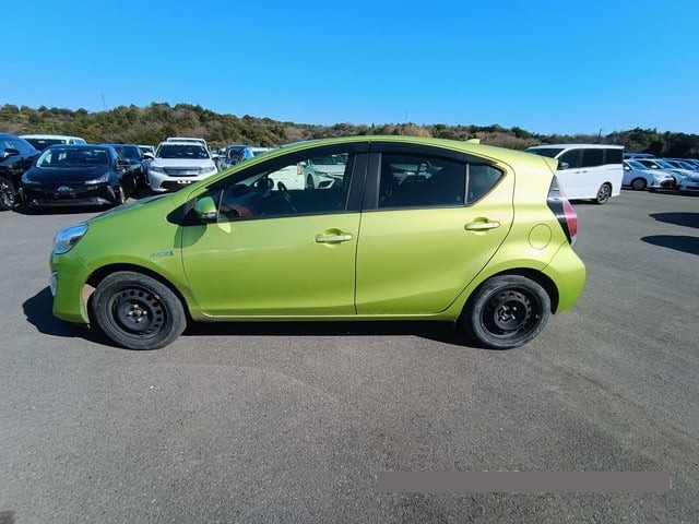 2015 Toyota Aqua thumbnail