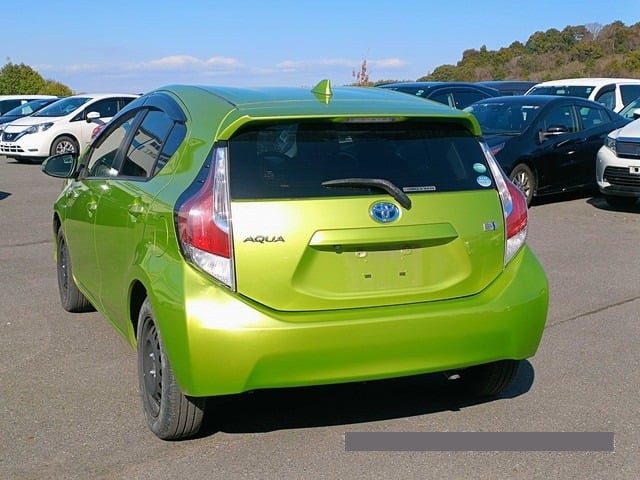 2015 Toyota Aqua thumbnail
