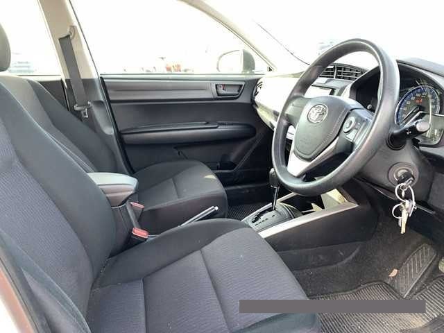 2016 Toyota Corolla thumbnail