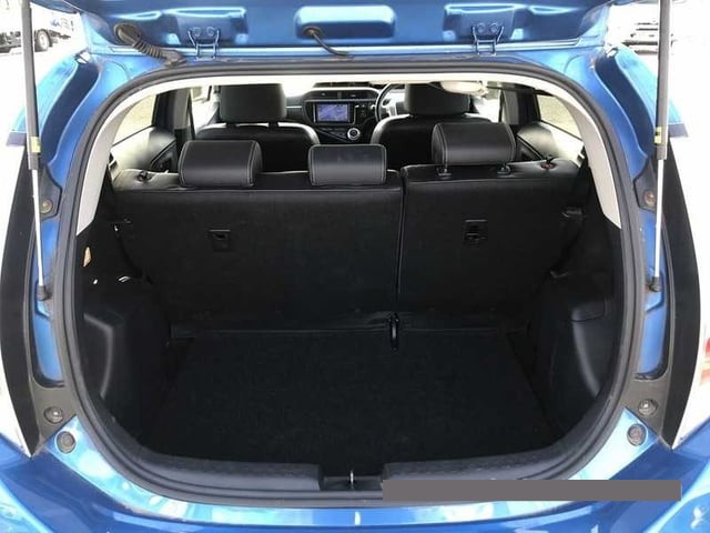 2015 Toyota Aqua thumbnail