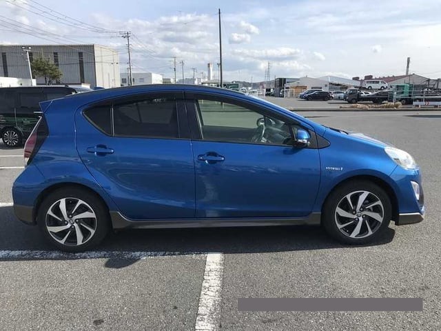2015 Toyota Aqua thumbnail