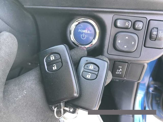 2015 Toyota Aqua thumbnail