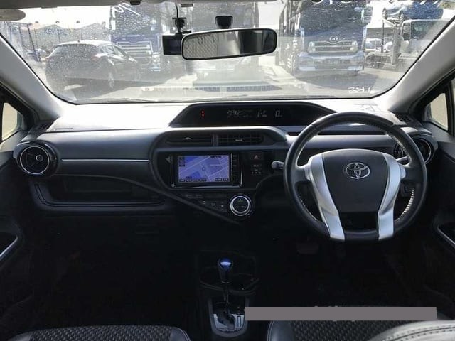 2015 Toyota Aqua thumbnail