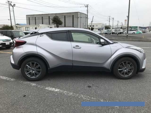 2019 Toyota C-HR thumbnail