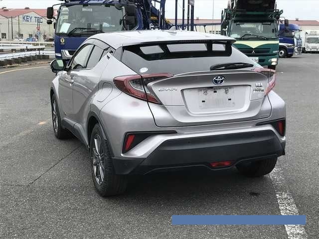 2019 Toyota C-HR thumbnail