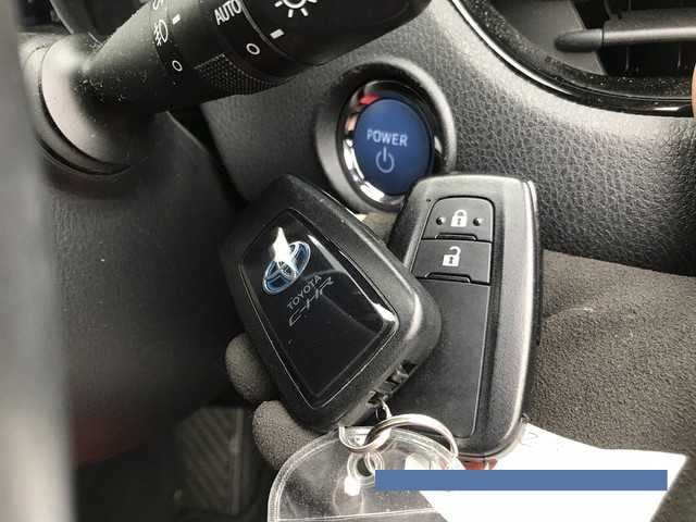2019 Toyota C-HR thumbnail