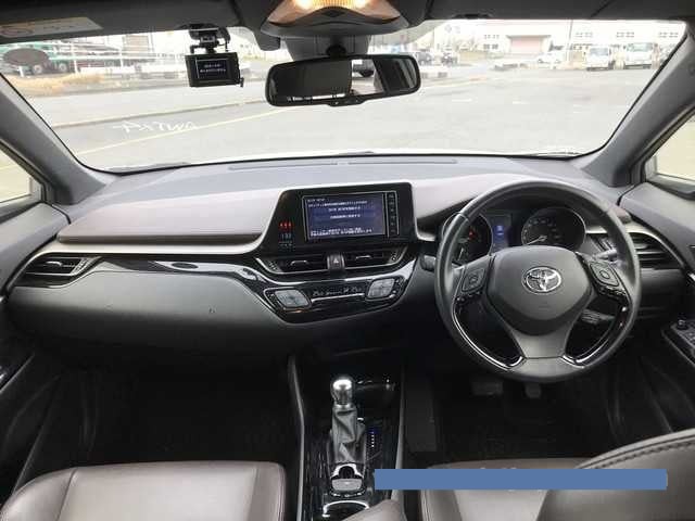 2019 Toyota C-HR thumbnail
