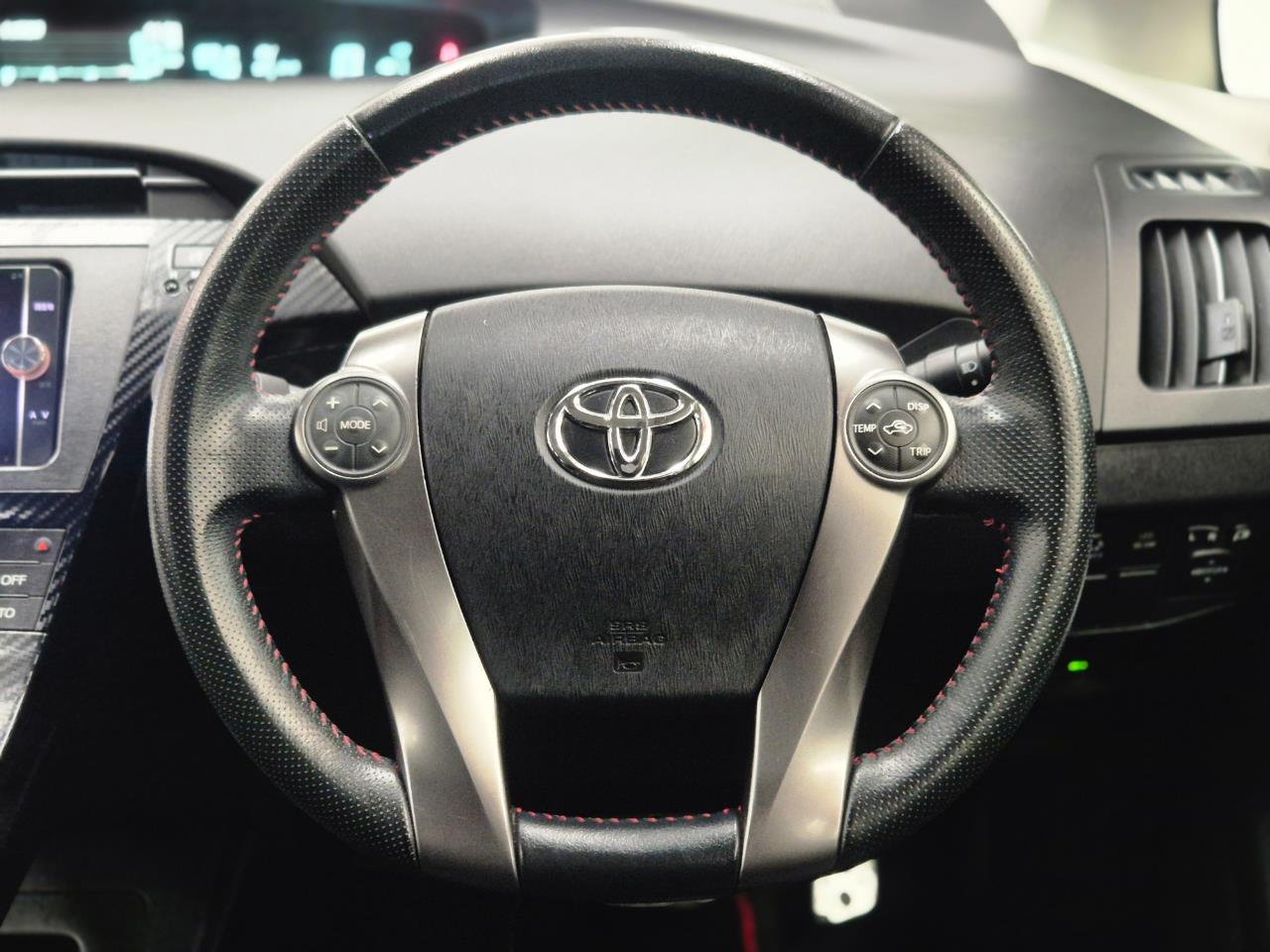 2012 Toyota Prius thumbnail