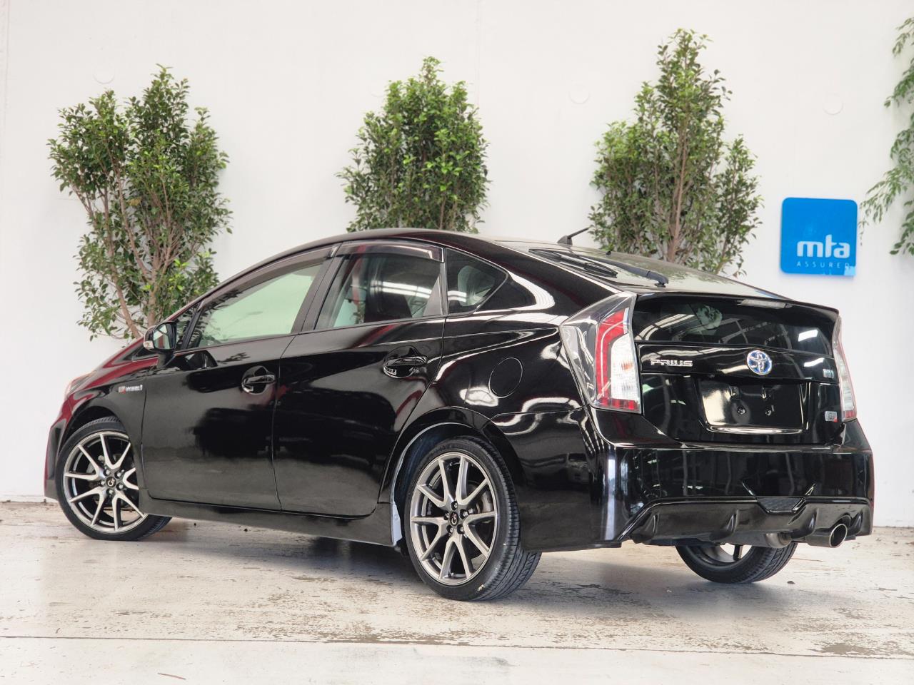 2012 Toyota Prius thumbnail