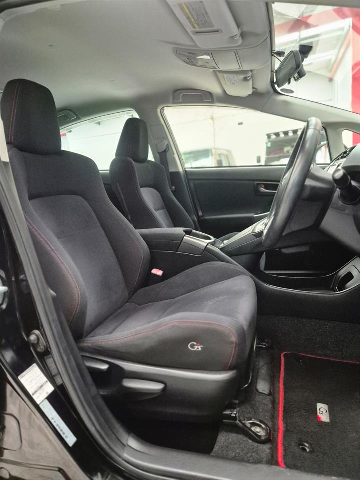 2012 Toyota Prius thumbnail
