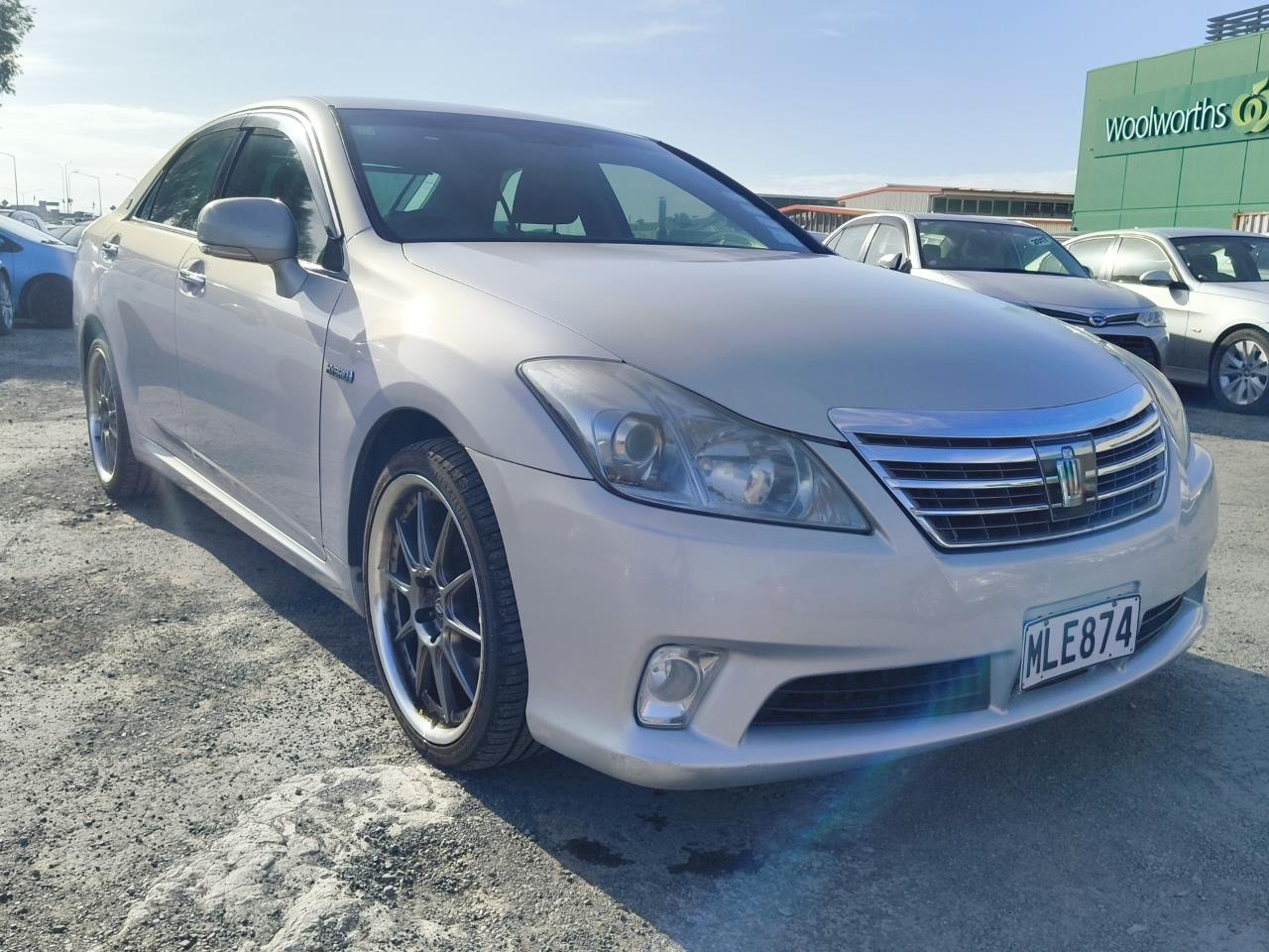 2010 Toyota Crown thumbnail