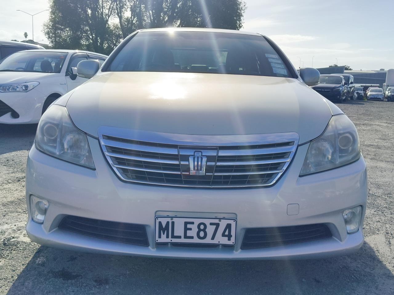 2010 Toyota Crown thumbnail