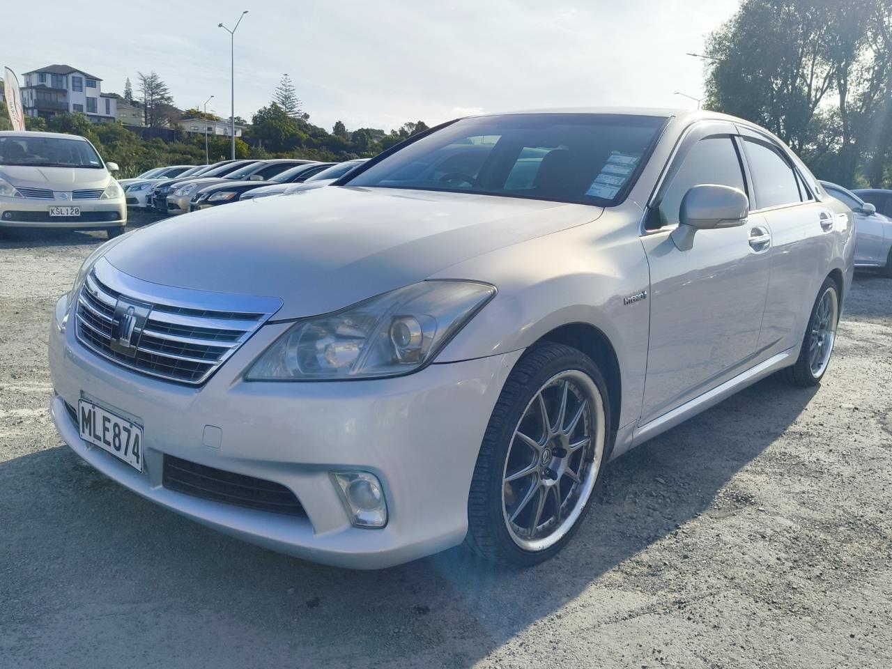 2010 Toyota Crown thumbnail